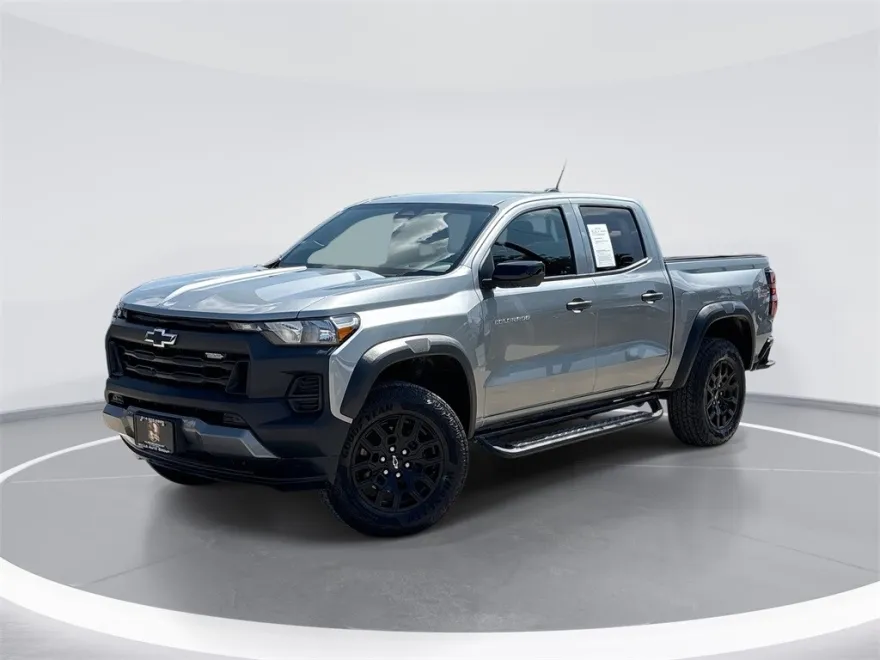 2024 Chevrolet Colorado Trail Boss photo 1