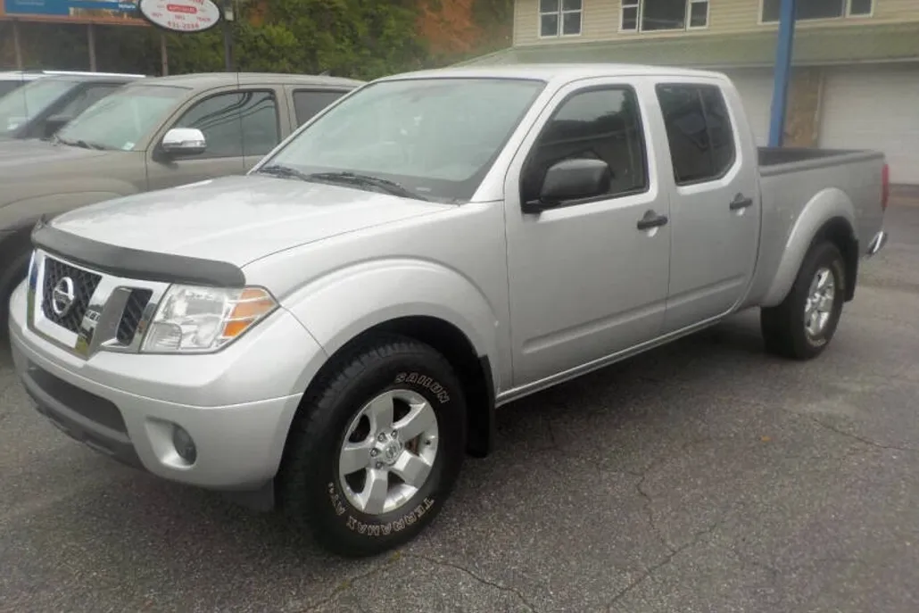 2012 Nissan Frontier SV Crew Cab photo 1