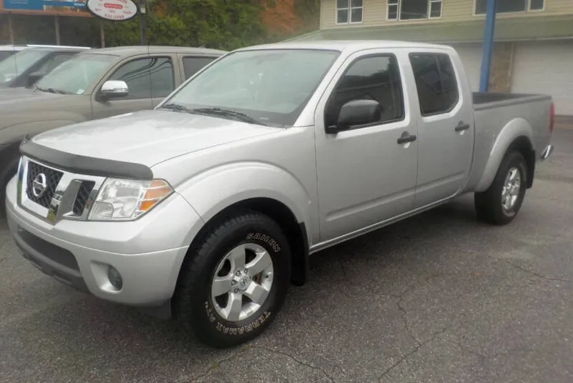 2012 Nissan Frontier SV Crew Cab photo 1