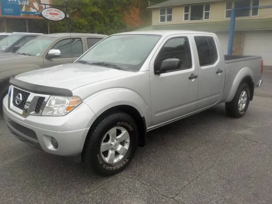2012 Nissan Frontier SV Crew Cab photo 1