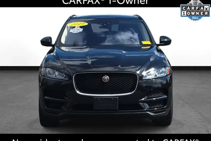 2019 Jaguar F-PACE Prestige photo 1