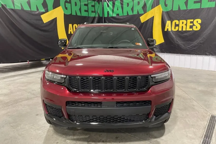 2025 Jeep Grand Cherokee Altitude photo 1