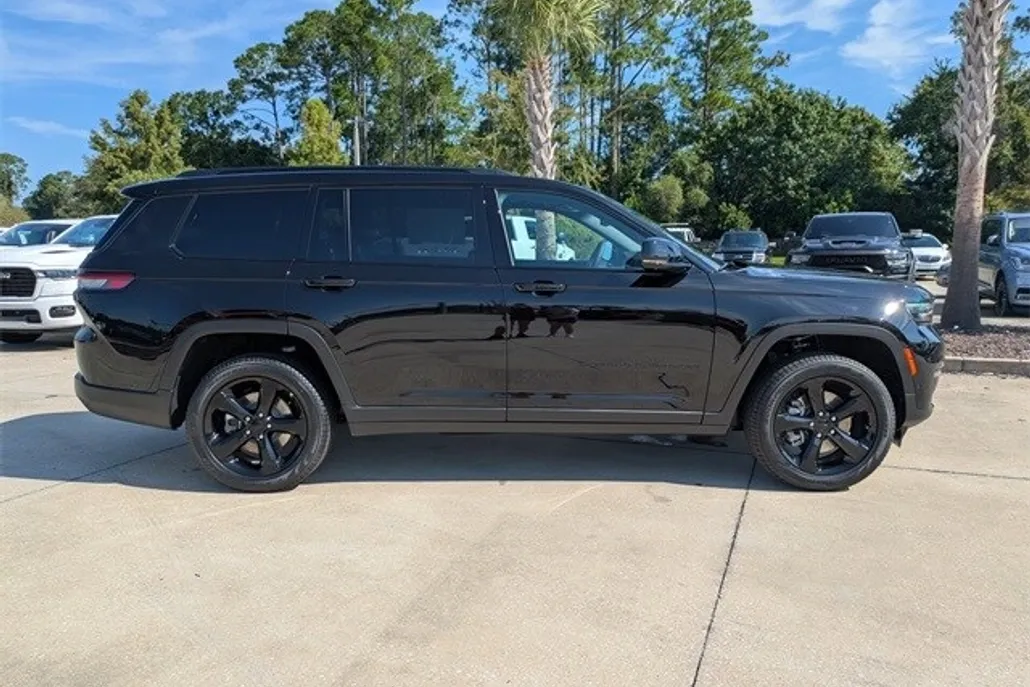 2025 Jeep Grand Cherokee Limited photo 1