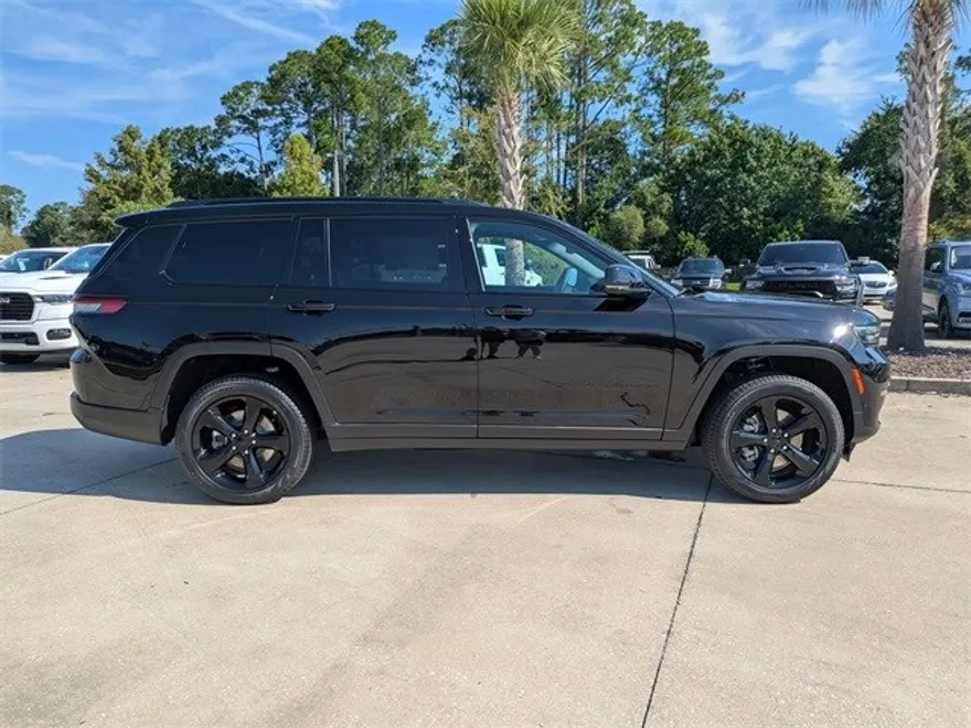 2025 Jeep Grand Cherokee Limited photo 1