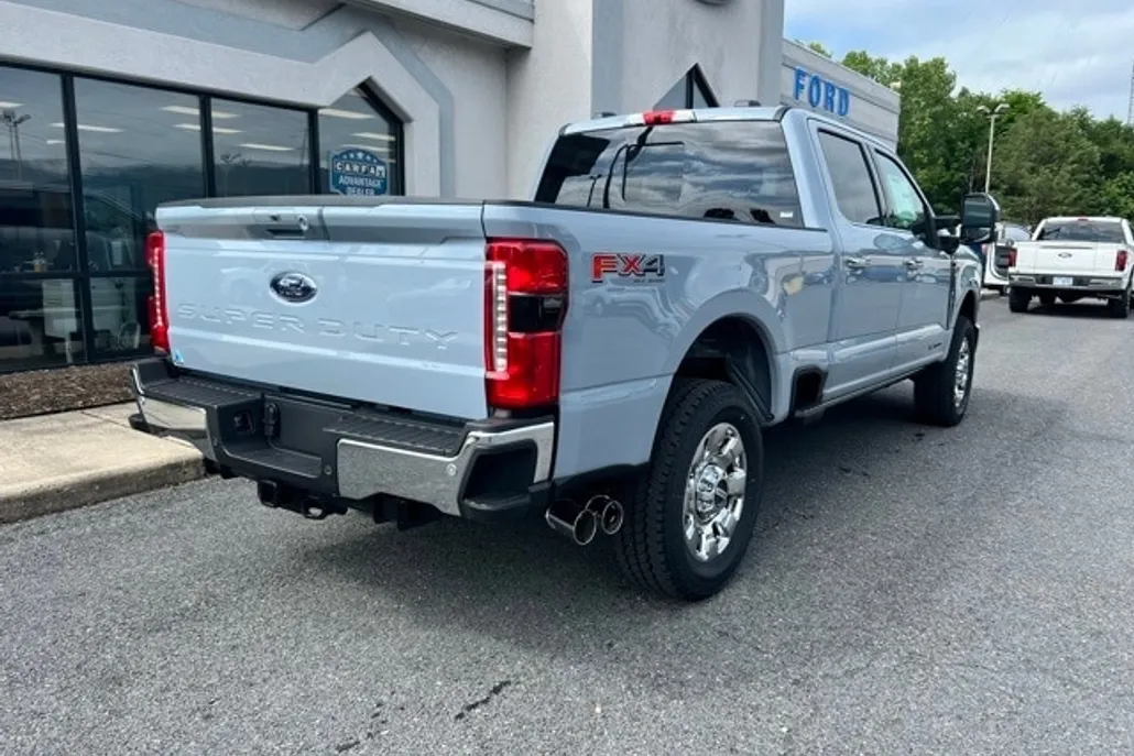2025 Ford F-250 Lariat photo 1