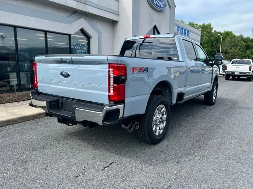 2025 Ford F-250 Lariat photo 1