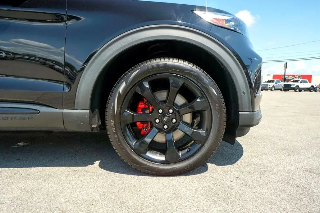 2021 Ford Explorer ST photo 1
