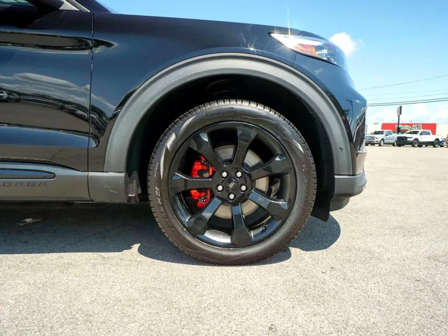 2021 Ford Explorer ST photo 1