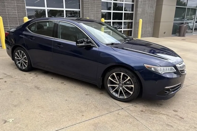 2017 Acura TLX SH-AWD Advance photo 1