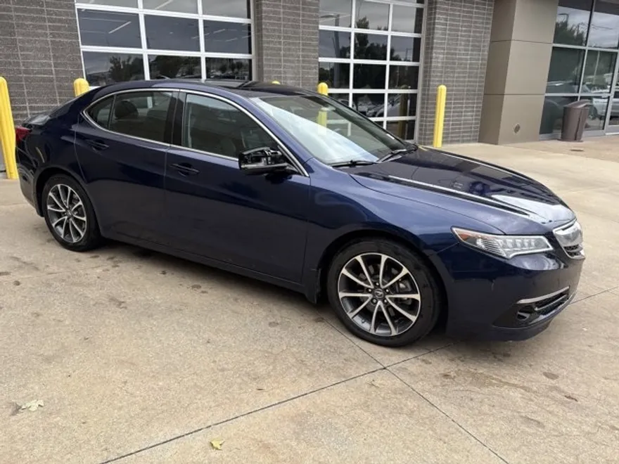2017 Acura TLX SH-AWD Advance photo 1