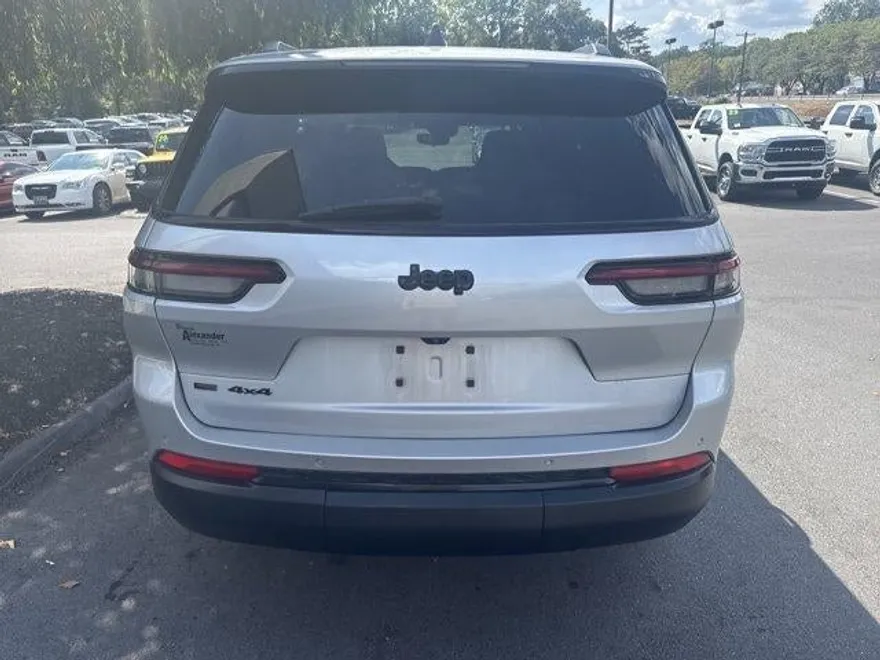 2021 Jeep Grand Cherokee Altitude photo 1