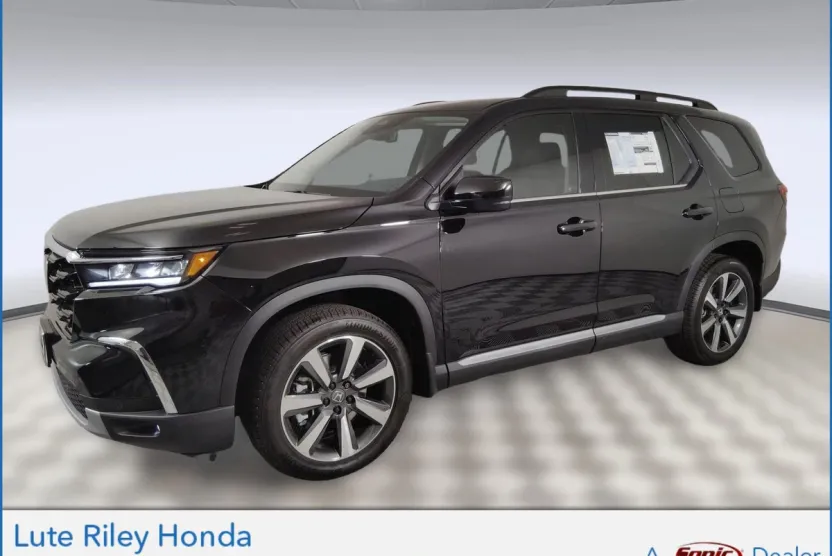 2025 Honda Pilot Touring photo 1