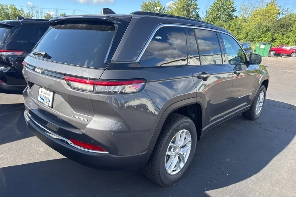 2025 Jeep Grand Cherokee Laredo X photo 1