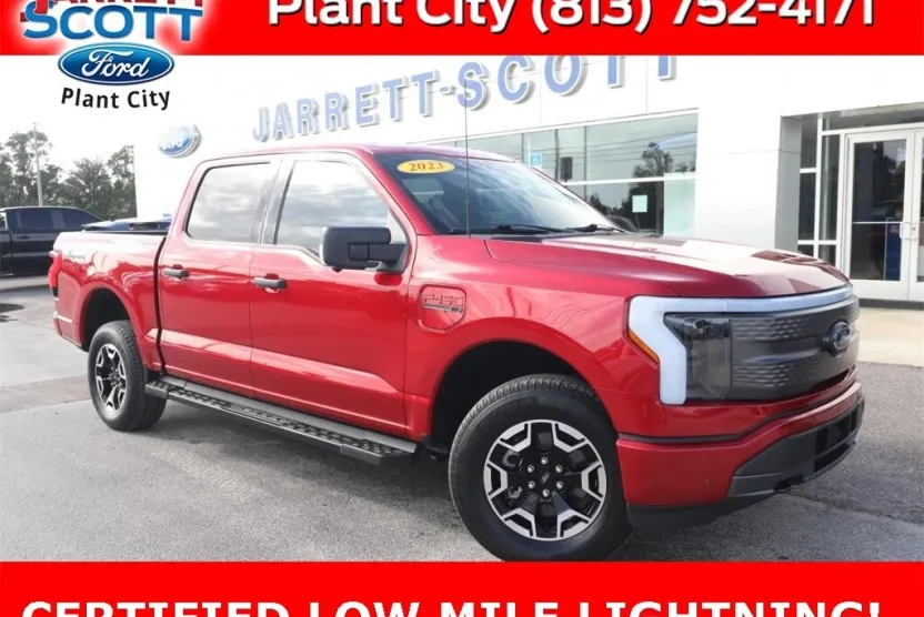 2023 Ford F-150 Lightning XLT photo 1