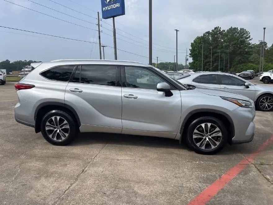 2020 Toyota Highlander Hybrid XLE photo 1