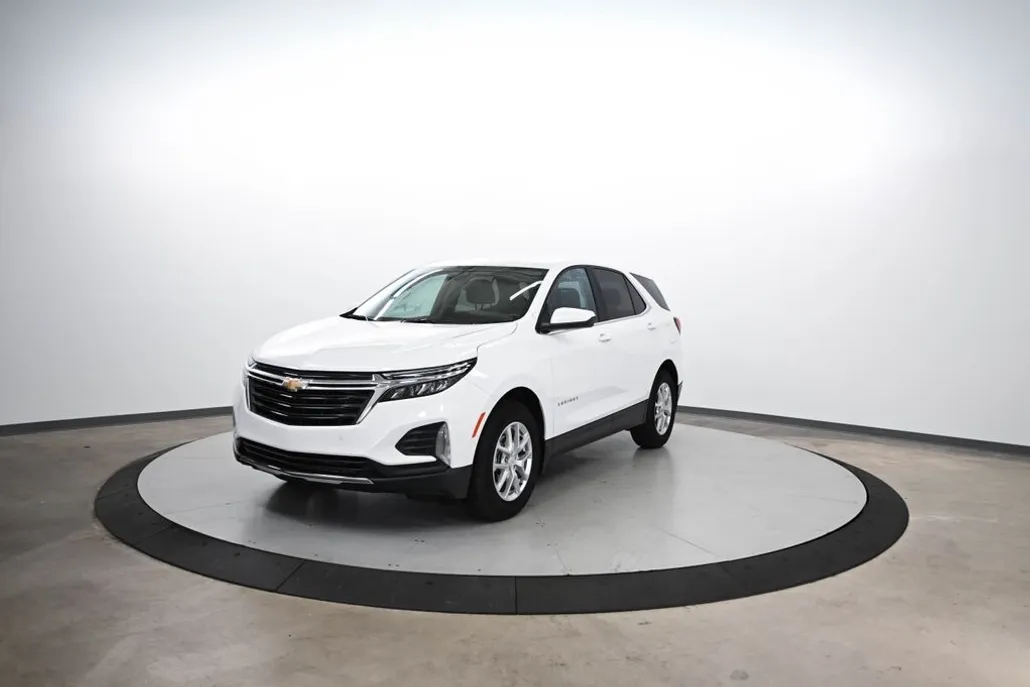 2022 Chevrolet Equinox LT photo 1
