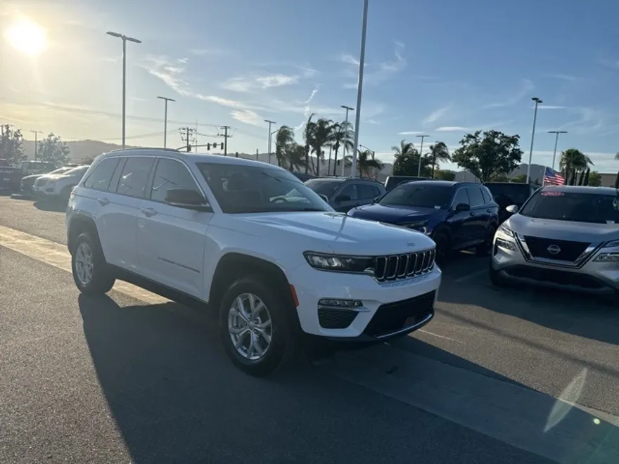 2024 Jeep Grand Cherokee Limited photo 1