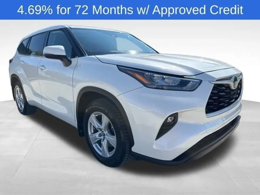 2020 Toyota Highlander LE photo 1