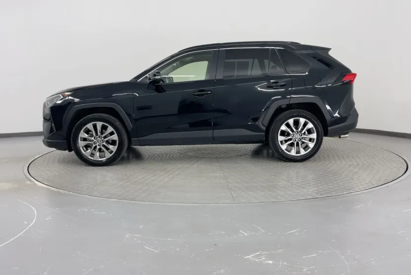 2020 Toyota RAV4 XLE Premium photo 1