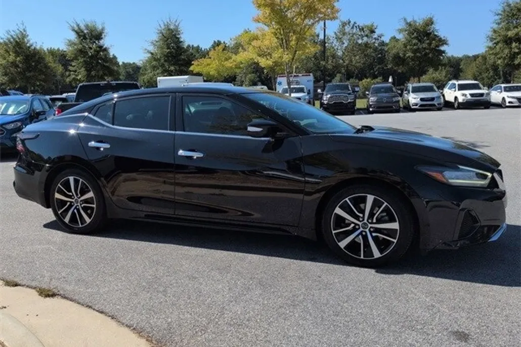 2023 Nissan Maxima SV photo 1