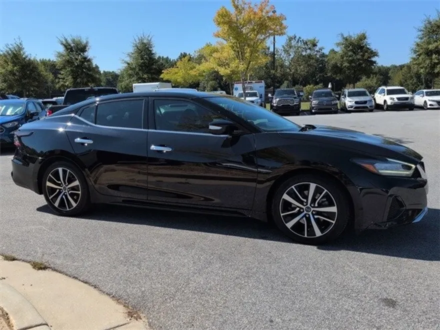 2023 Nissan Maxima SV photo 1