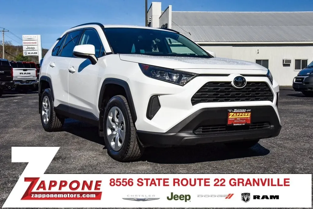 2019 Toyota RAV4 LE photo 1
