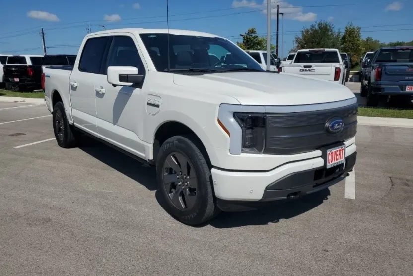 2023 Ford F-150 Lightning Lariat photo 1