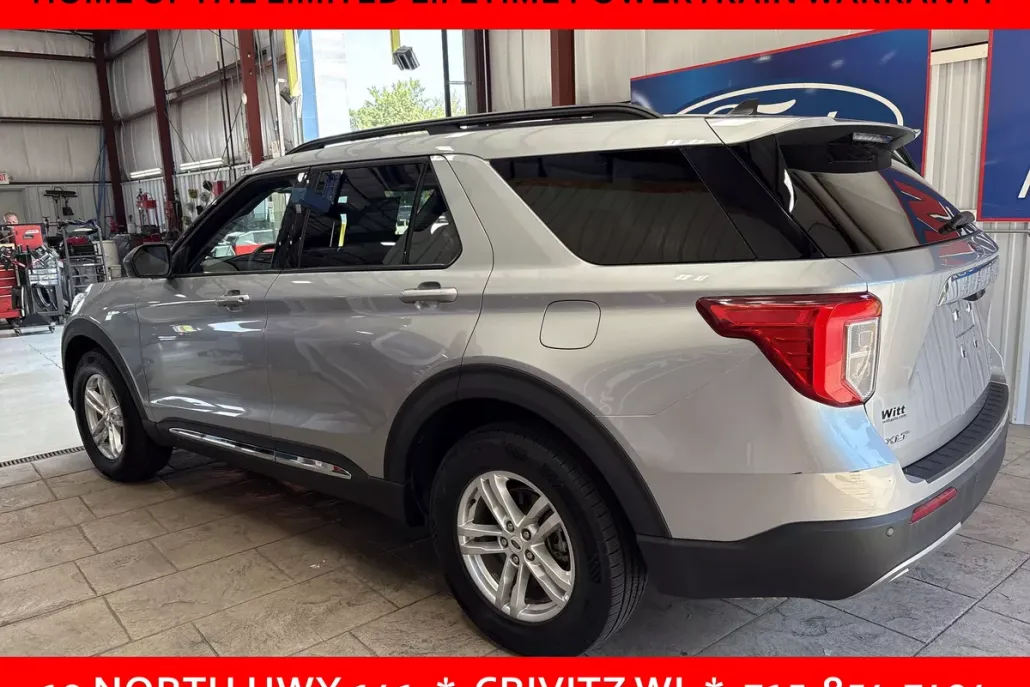2023 Ford Explorer XLT photo 1
