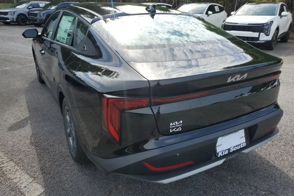 2025 Kia K4 LXS photo 1