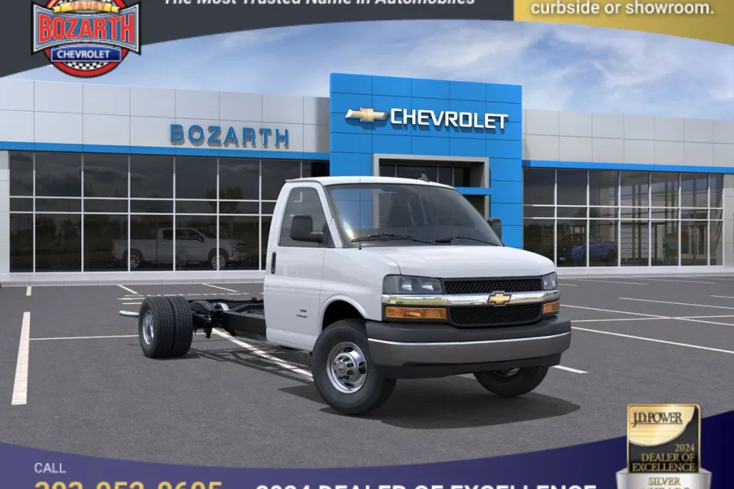 2025 Chevrolet Express Cutaway 3500 photo 1