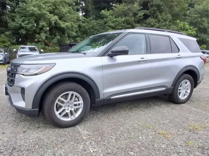 2025 Ford Explorer photo 1