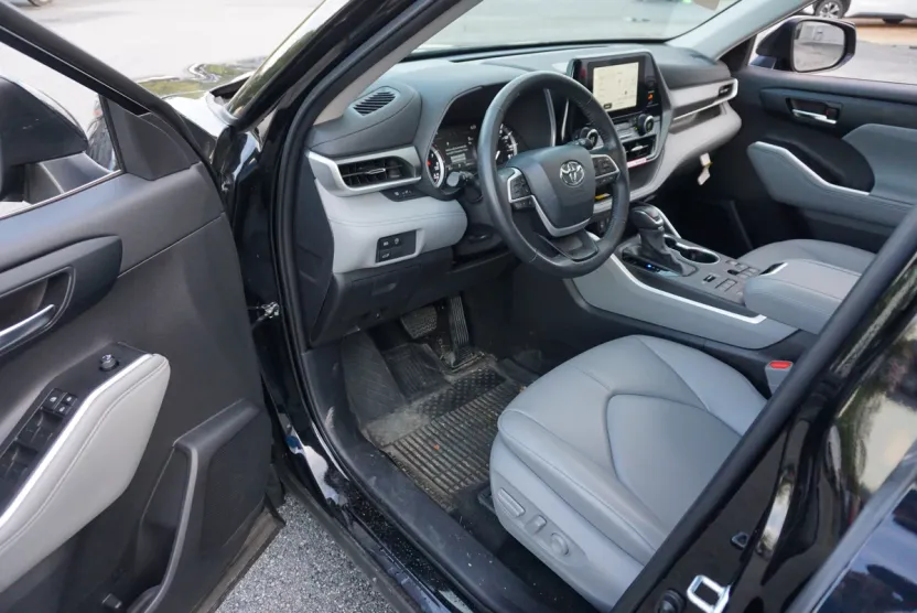 2024 Toyota Highlander XLE photo 1