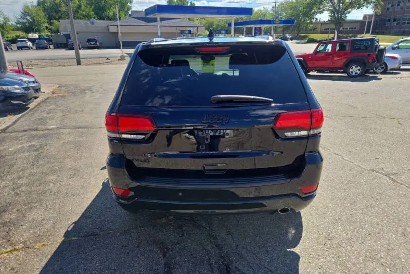 2019 Jeep Grand Cherokee Altitude photo 1