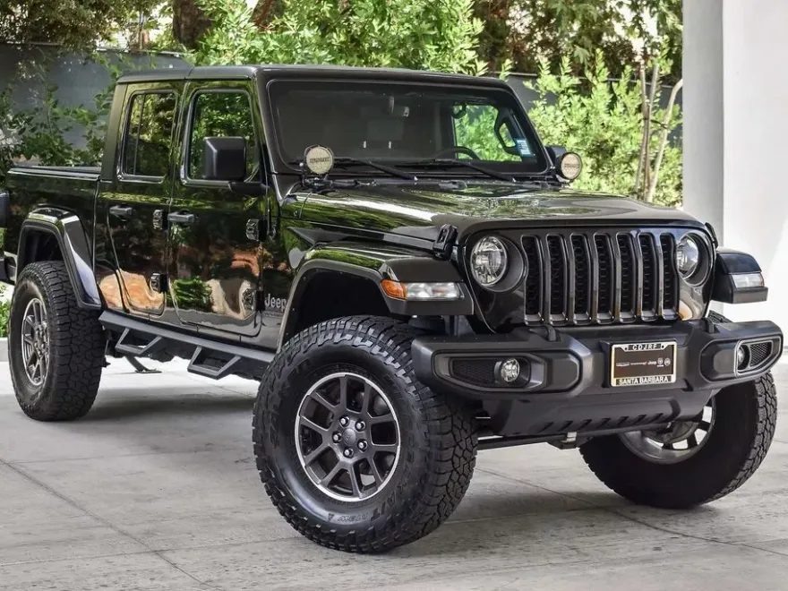 2021 Jeep Gladiator Sport 80th Anniversary Edition photo 1