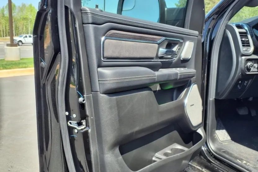2025 Ram 1500 Laramie photo 1