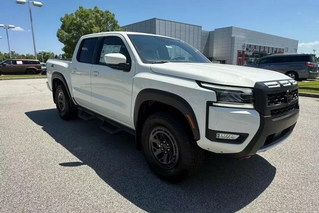 2025 Nissan Frontier PRO-4X photo 1