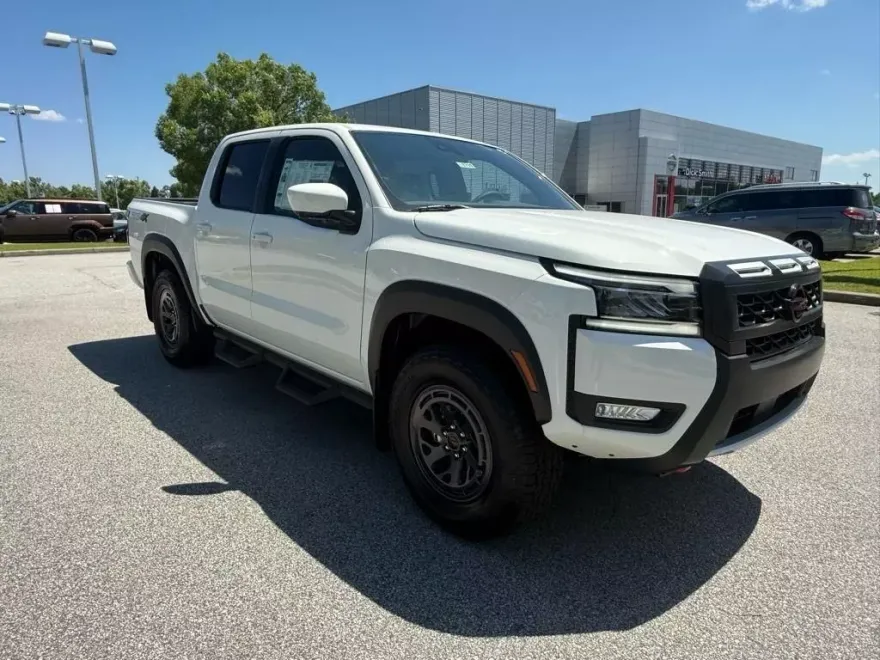 2025 Nissan Frontier PRO-4X photo 1