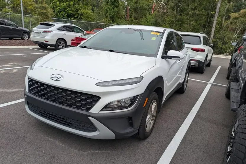 2023 Hyundai Kona SE photo 1