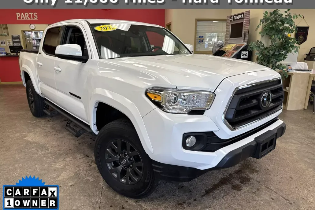 2023 Toyota Tacoma SR5 V6 photo 1