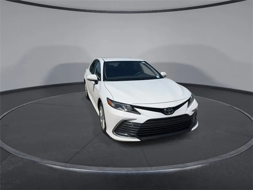2024 Toyota Camry LE photo 1