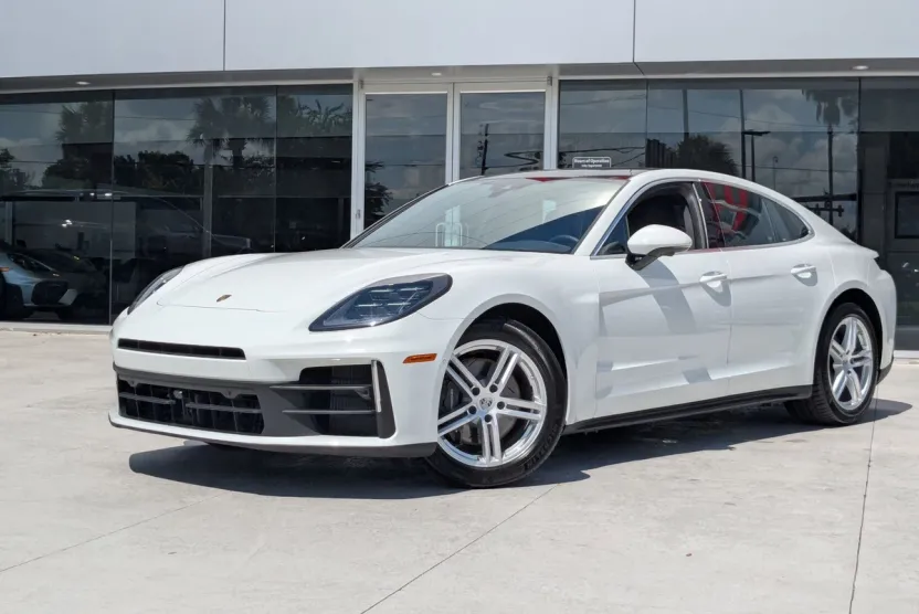 2025 Porsche Panamera Base photo 1