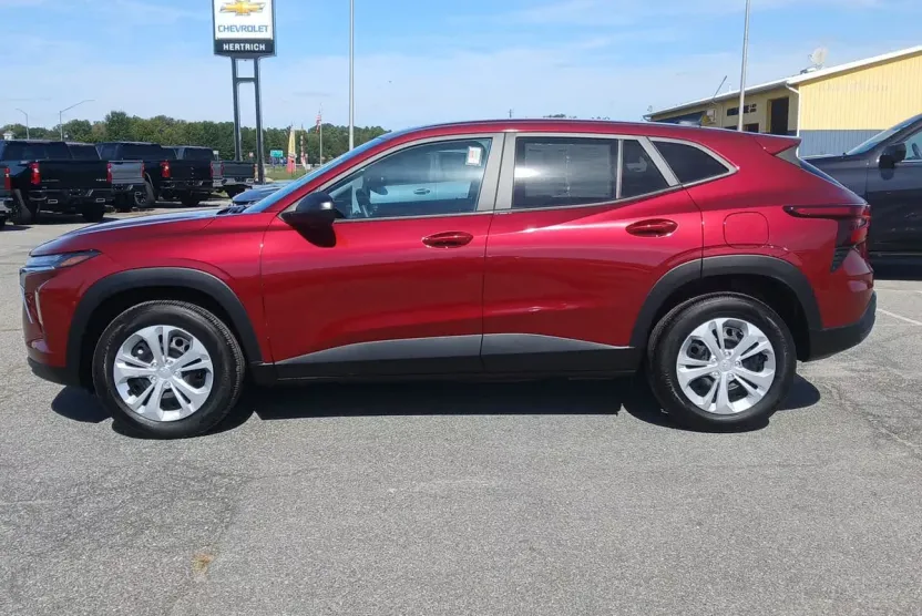 2024 Chevrolet Trax LS photo 1
