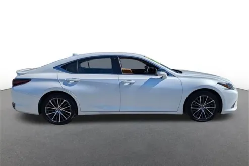 2023 Lexus ES 300h photo 2
