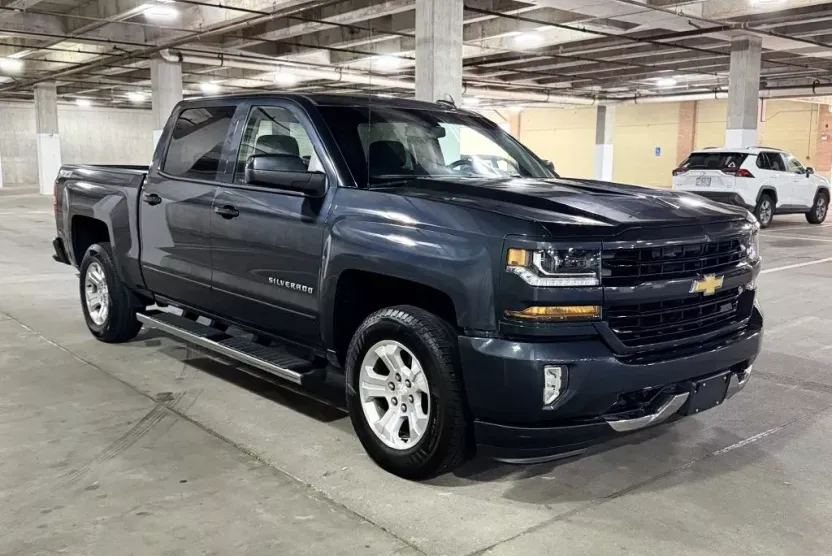 2018 Chevrolet Silverado 1500 LT photo 1