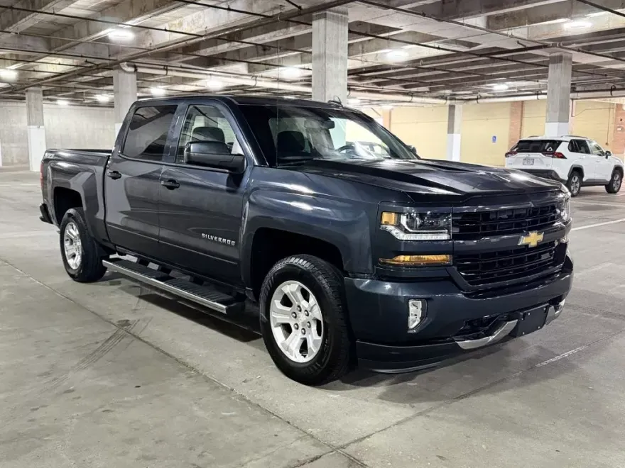 2018 Chevrolet Silverado 1500 LT photo 1