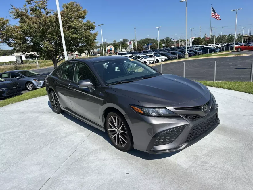 2024 Toyota Camry SE photo 1