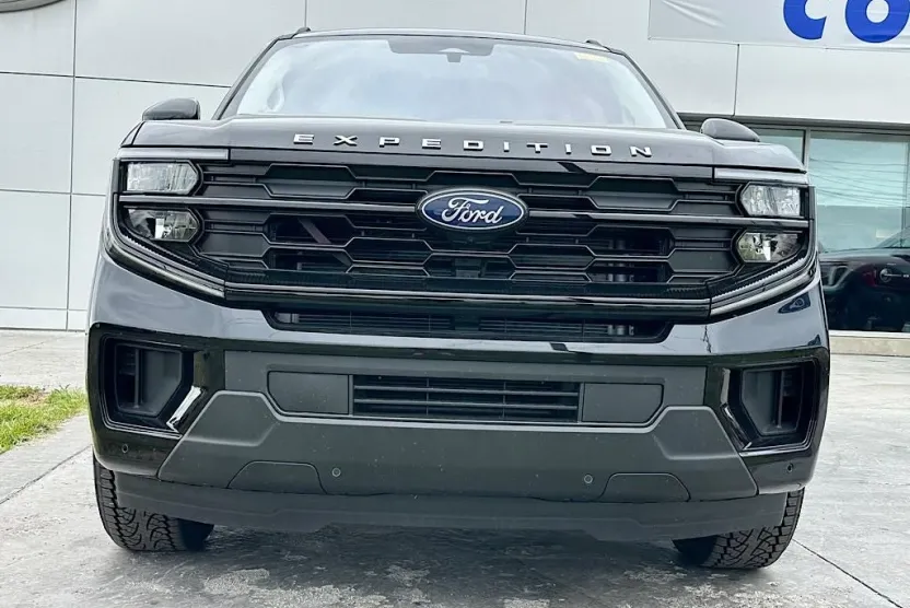 2025 Ford Expedition MAX photo 1