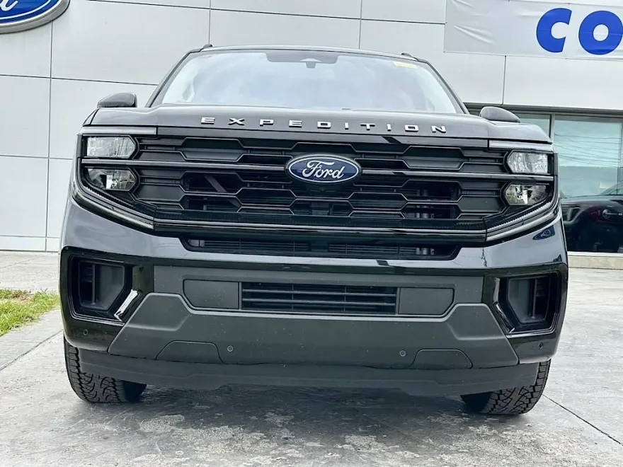 2025 Ford Expedition MAX photo 1