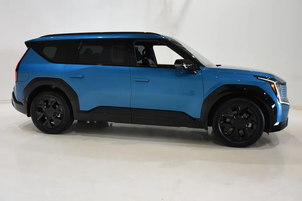 2026 Kia EV9 Land photo 1