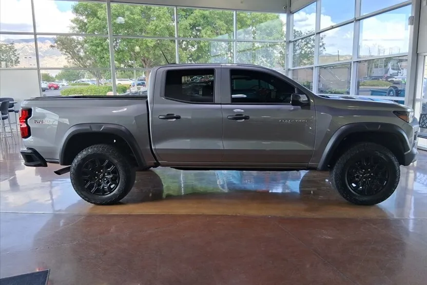 2025 Chevrolet Colorado Trail Boss photo 1